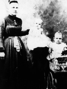 Ida with Anna & Linn 3crop